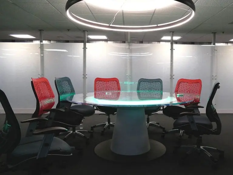 M3101 — Modular Office Partitioning With Textured Glass